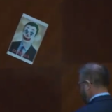 Premijer Kosova podnosi izveštaj o nacrtu ZSO: Opozicija lepila plakate sa slikama Kurtija gde je predstavljen kao klovn 3