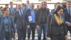 Ko je sve bio na predaji potpisa za parlamentarnu listu SNS (FOTO) 4
