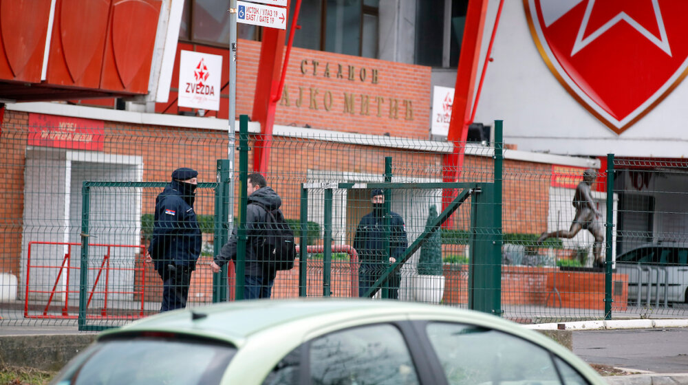 Skidali kapitensku traku, šamarali igrače, razbijali automobile: Sva huliganska maltretiranja igrača u srpskom fudbalu 1