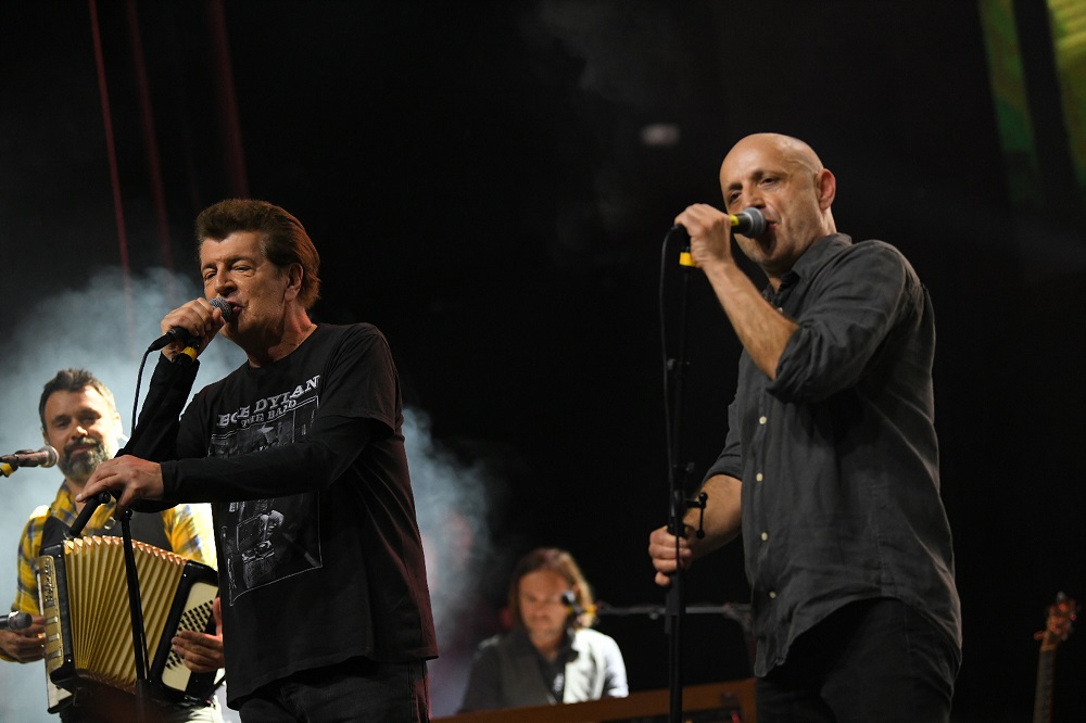 Mile Kekin održao veliki koncert u Beogradu, na bini mu se pridružio i Bajaga 2 Mile Kekin održao veliki koncert u Beogradu, na bini mu se pridružio i Bajaga 1