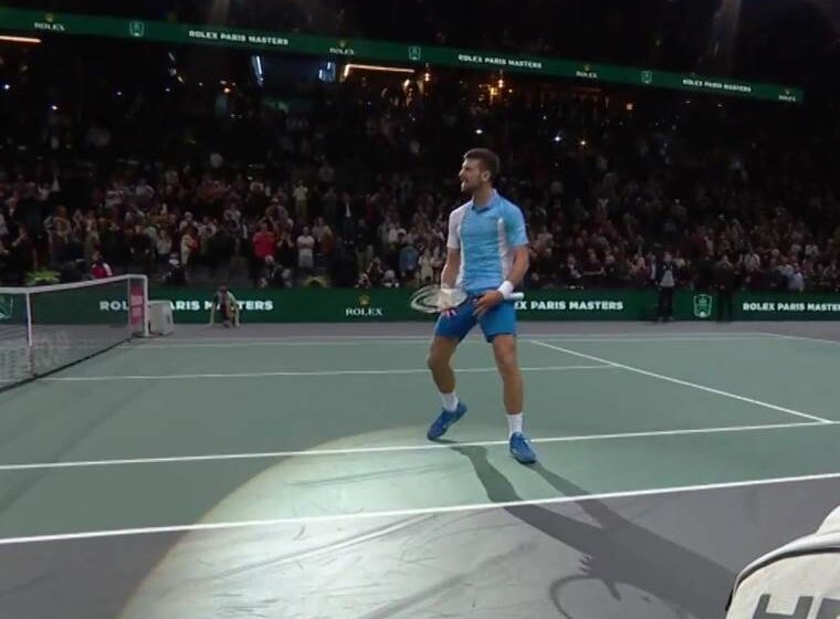 (VIDEO) Đoković nastavio „rat“ sa publikom u Parizu, na zvižduke odgovorio tako što je pokazao „onu stvar“ 1