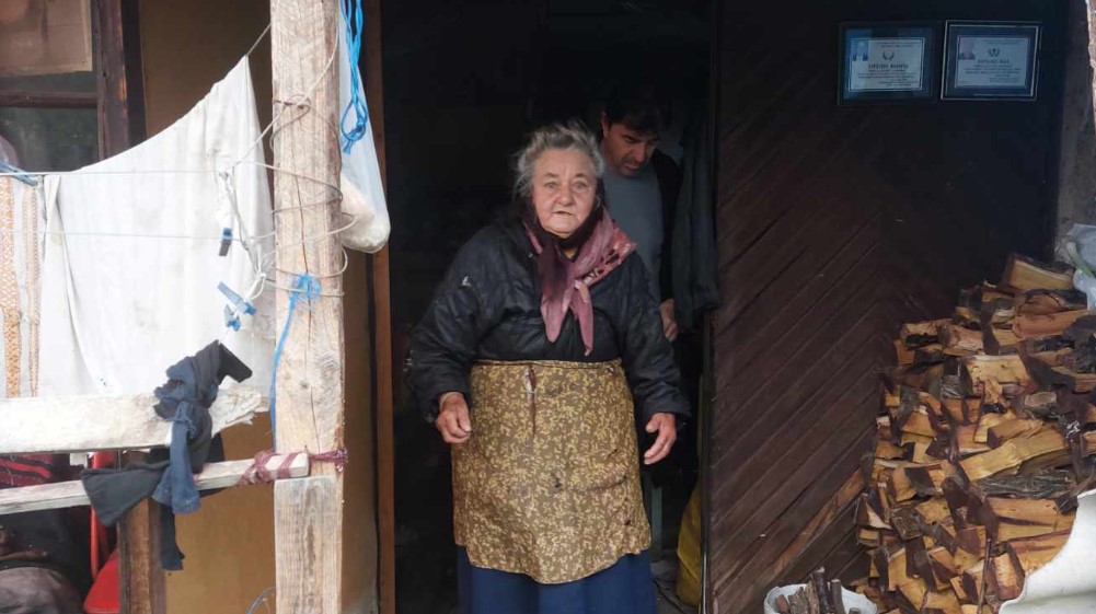 Dok ima dobrih ljudi, niko neće gladovati: Udruženja "Efektiva" pomoglo baka Persi iz Šljivara, koja živi sa 8.000 dinara mesečno 2