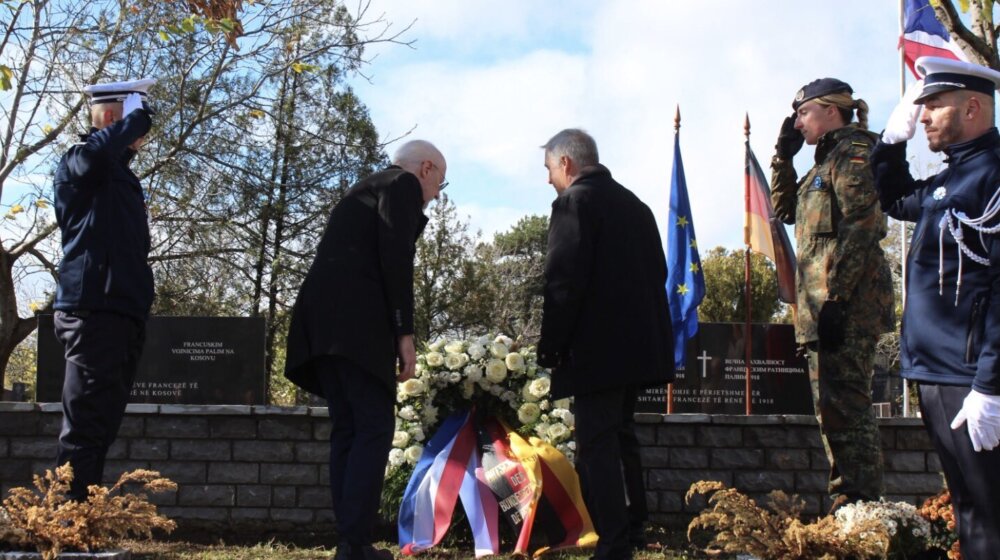 Ambasade Francuske i Nemačke: Spomen ploča palim srpskim vojnicima pomerena na našu inicijativu, samo nekoliko metara dalje 1