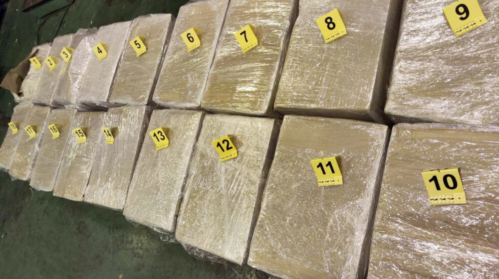 Zaplenjeno 165,5 kilograma droge „nalik marihuani“ 1