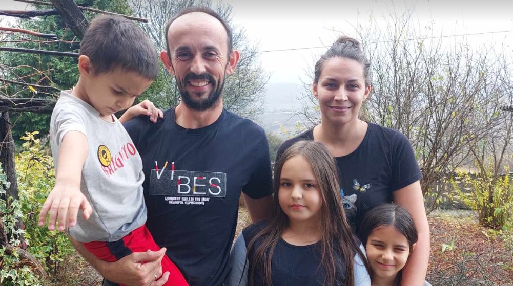 “Do sada sam napisala oko 30 pesama, a najomiljenija mi je 'Najbolji tata na svetu', koja je posvećena mom tati”: Kako je mala Maša iz Zaječara napisala prvu knjigu 2