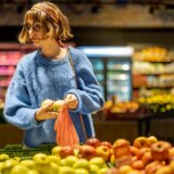 Ovo voće najefikasnije snižava krvni pritisak – i uvek ga ima 1