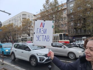 Protest advokata ispred Pravnog: Nezadvoljni stranjem u pravosuđu (FOTO/VIDEO) 2