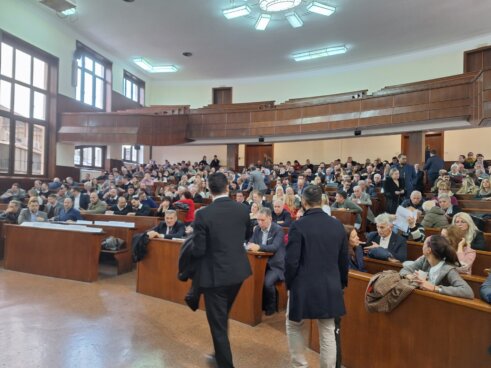 Protest advokata ispred Pravnog: Nezadvoljni stranjem u pravosuđu (FOTO/VIDEO) 5
