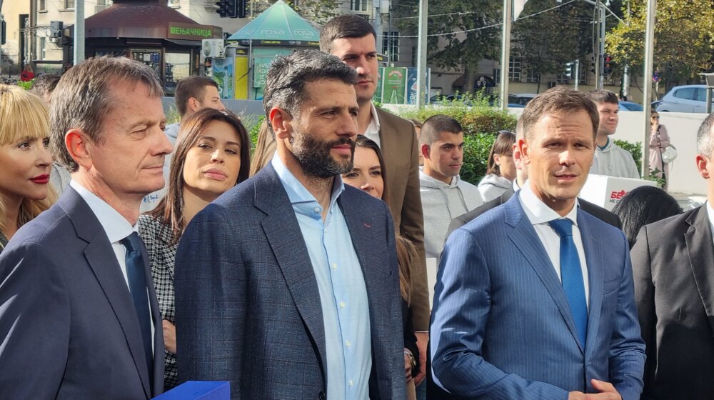 Na predaji liste SNS za Beograd i poznati teniser, glumica, radikali... (FOTO) 1