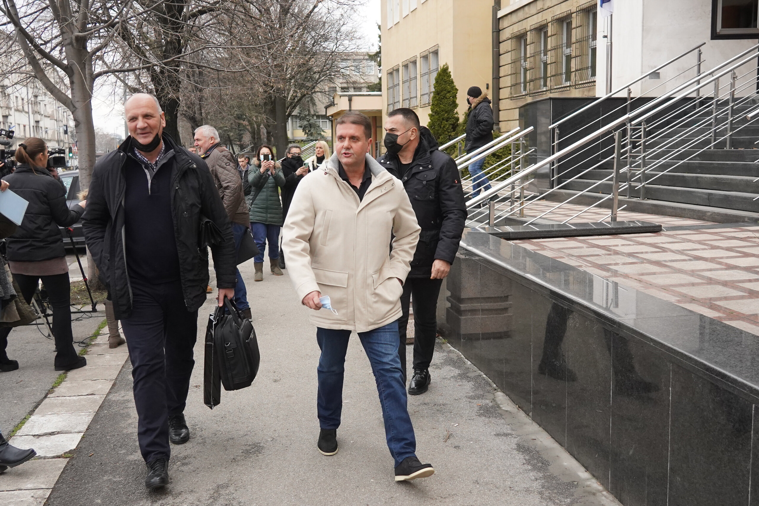 "Ljubav je to": Ko je Dejan Lazarević, advokat koji se prošle nedelje pojavio na suđenjima grupi Veljka Belivuka? 2