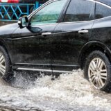 Poplave na putu: Kroz koliko vode može proći prosečan auto, a koliko je previše? 7