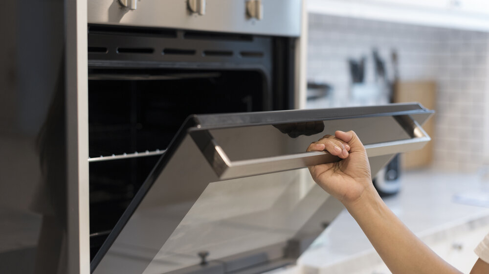 Držite plehove i tiganje u rerni: Evo zašto nikada ne bi trebalo da vam stoje tu 1