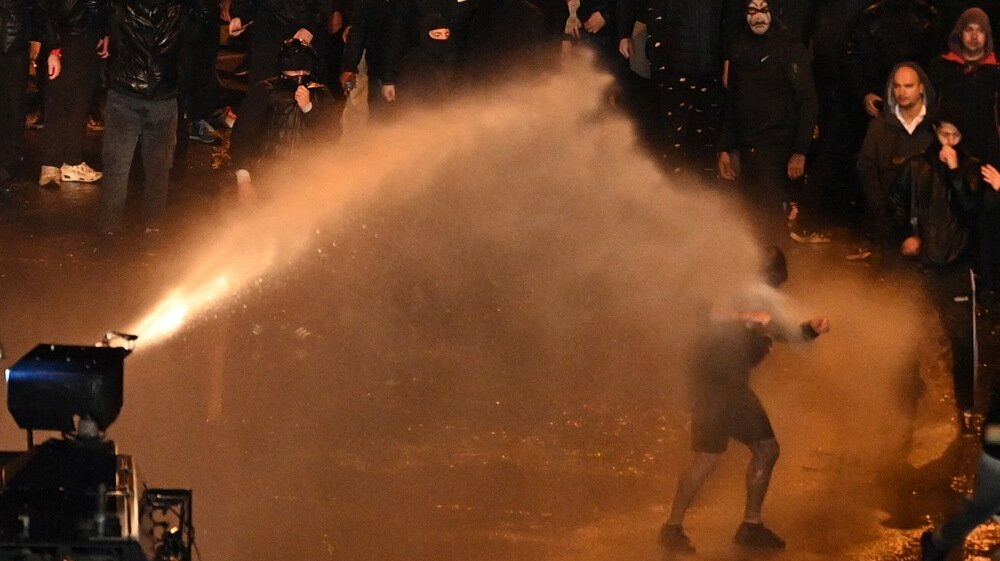 Protesti bugarskih navijača u Sofiji prerasli u nasilje, u sukobu sa policijom ima i povređenih 2