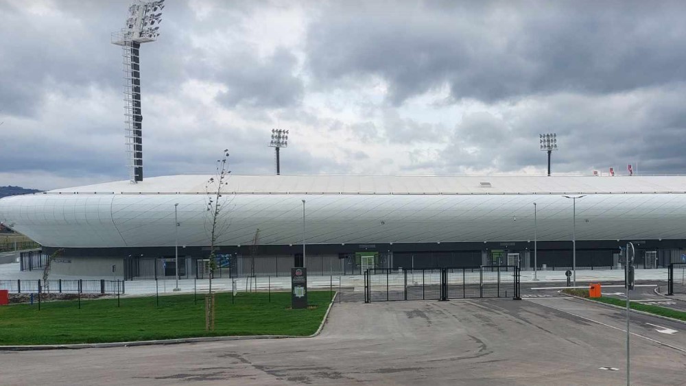 Grafiti, asfaltiranje, bušenje, neispunjena obećanja i kriva bandera: Šta će predsednika Vučića dočekati u Zaječaru prilikom otvaranja novog stadiona (FOTO) 2