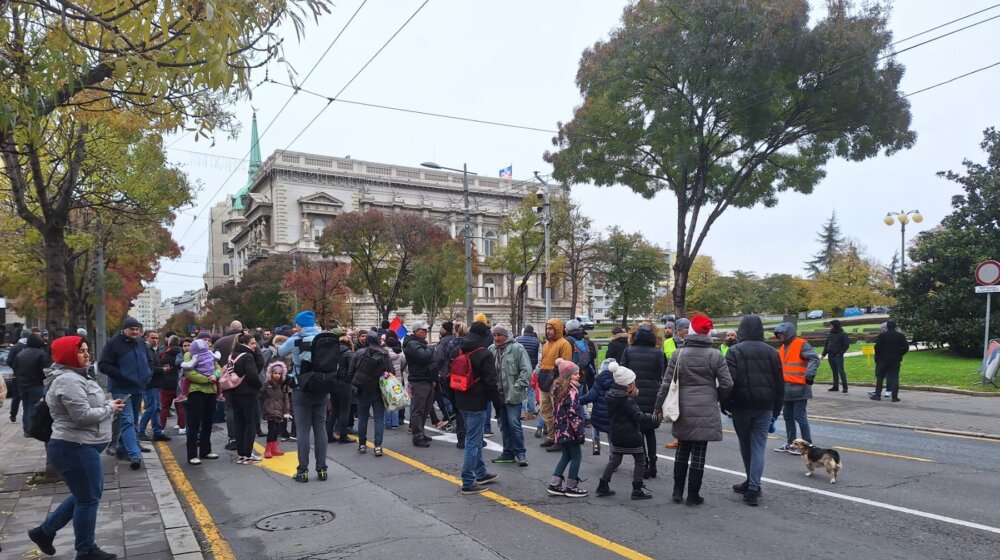 Građani iz "Stepe" blokirali na kratko ulicu ispred Predsedništva (VIDEO) 1