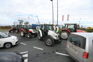Četvrti dan protesta poljoprivrednika: "Pojačavaju se punktovi, sve je više poljoprivrednika na putevima" 5
