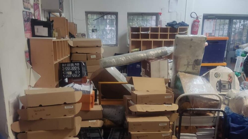 Poštari kažu da ne pregovaraju sa Vladom: "Dok nam se ne refundiraju dnevnice i ne poveća plata, obustava se nastavlja" 1