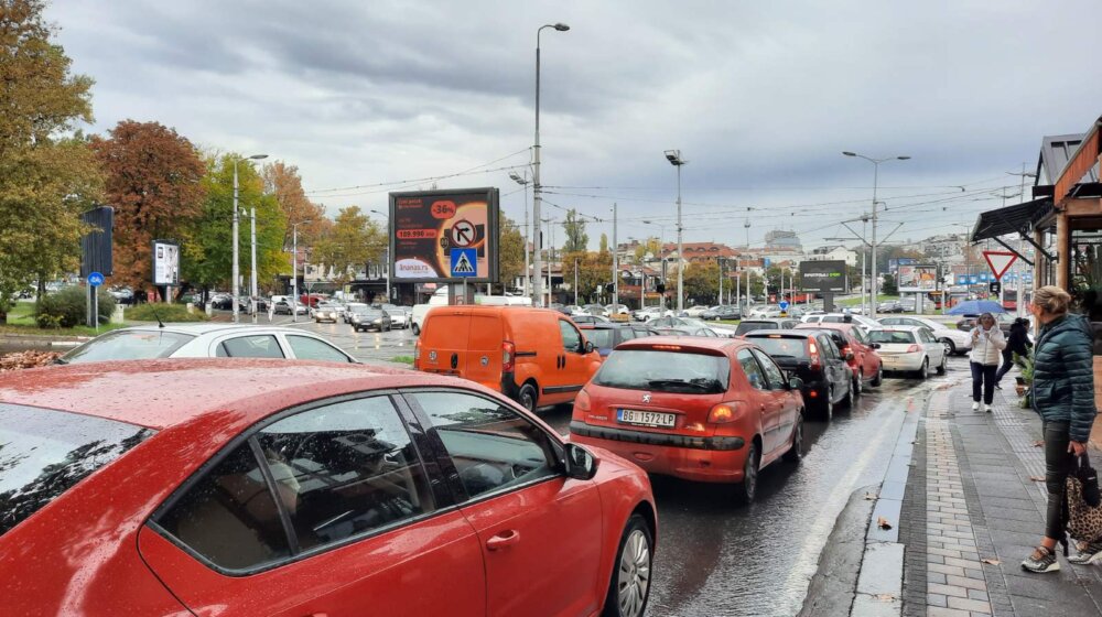 Kvar na trolejbuskoj kontaktnoj mreži na Slaviji zaustavio tramvaje i izazvao velike gužve (FOTO) 1