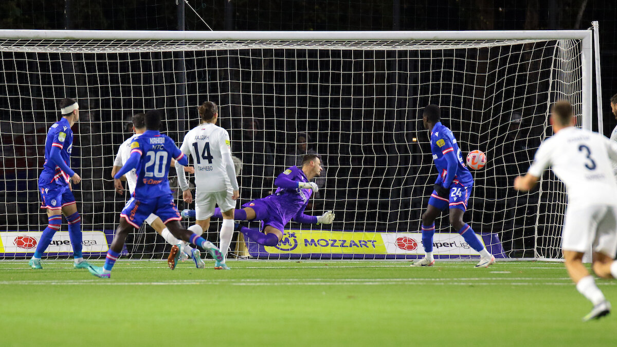 Zvezdin hod po ivici žileta u Pančevu: Železničar i vodio i odolevao, ali je Mijatović spasao crveno-bele za prividan mir u kući 2 Zvezdin hod po ivici žileta u Pančevu: Železničar i vodio i odolevao, ali je Mijatović spasao crveno-bele za prividan mir u kući 2