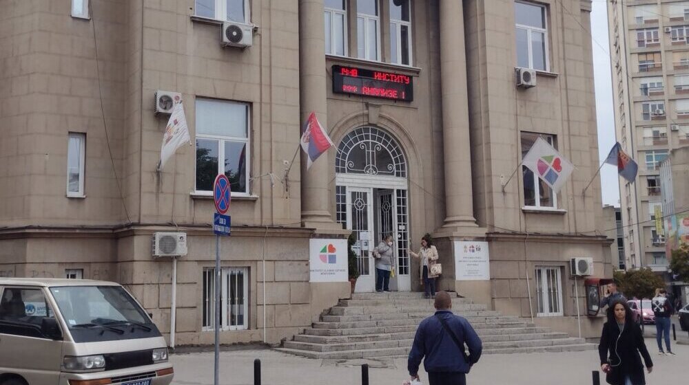 Zašto nisu zaposleni angažovani tokom korone u zavodima i institutima za javno zdravlje? 1 Zašto nisu zaposleni angažovani tokom korone u zavodima i institutima za javno zdravlje? 1