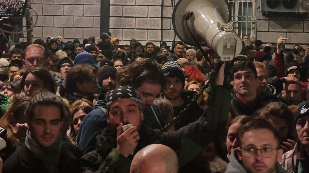 SAD pozivaju Srbiju da odgovori na zabrinutosti u vezi s parlamentarnim izborima 1