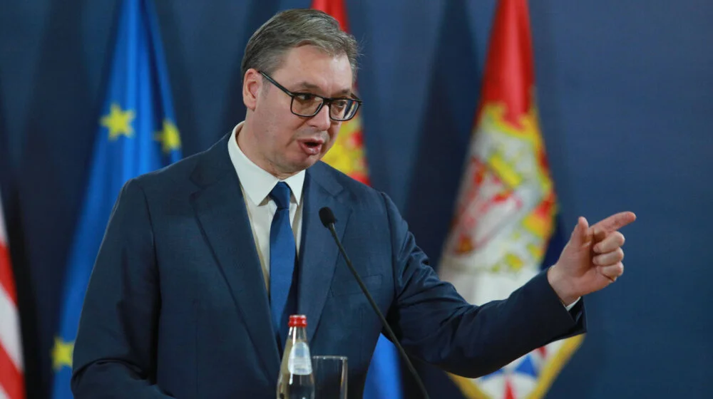 Vučić: Za godinu i po dana prosečna plata 1.000 evra 1