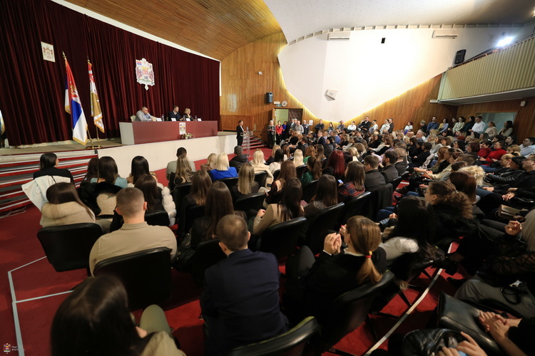 Zašto nisu zaposleni angažovani tokom korone u zavodima i institutima za javno zdravlje? 2 Zašto nisu zaposleni angažovani tokom korone u zavodima i institutima za javno zdravlje? 2