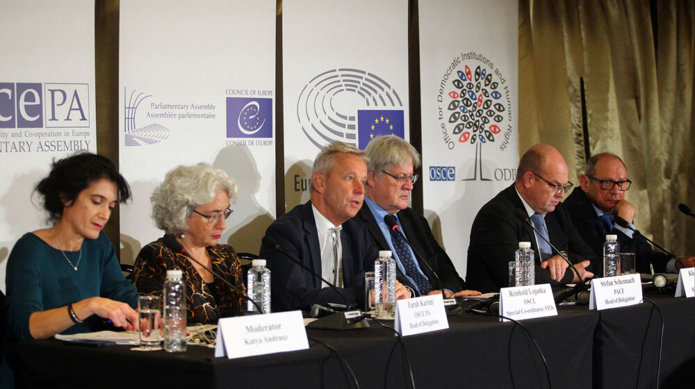 "Čuli smo za zabrinutost": Šta iz ODIHR-a kažu na tvrdnje da su pre izbora znali da opozicija neće priznati rezultate? 1