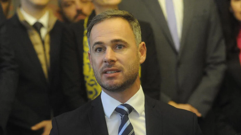 Aleksić tvrdi da je Vučić pomilovao aktiviste SNS koji su pretukli studente u Novom Sadu 1