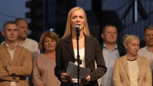 Milošević (SSP) pita Dačića i Brnabić: Ko je postavio maskirane osobe ispred zgrade parlamenta 1