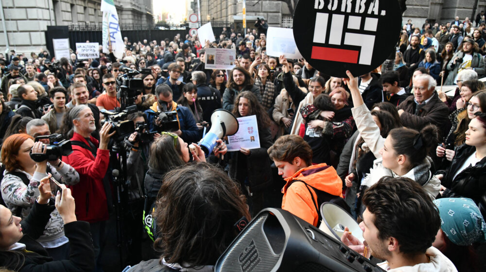 Zaposleni na Filozofskom fakultetu u Nišu podržali studentske proteste u Beogradu 1