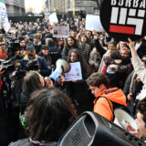 Zaposleni na Filozofskom fakultetu u Nišu podržali studentske proteste u Beogradu 8