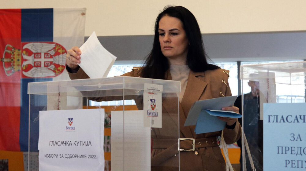 Na koje brojeve telefona možete da dobijete informacije o upisu u Jedinstveni birački spisak? 1