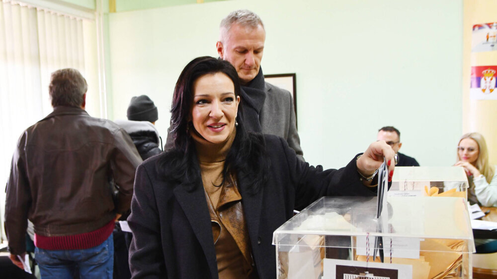 Profesorka filozofije koja sme da kaže ono o čemu se mnogi boje i ćutati: Ko je Danijela Grujić iz Novog Sada koja je počela štrajk glađu? 2