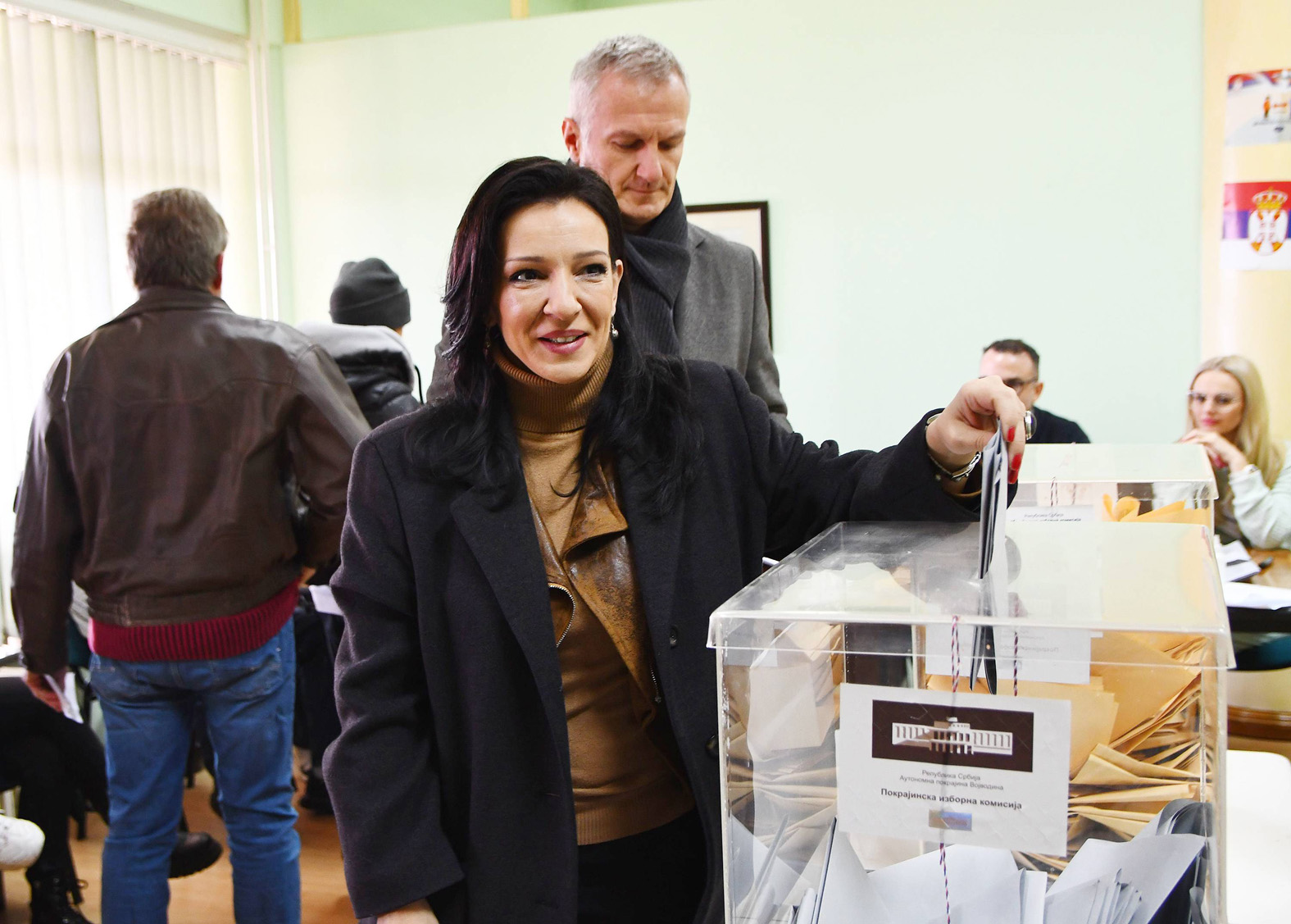 Izbori u fotografijama: Kako je teklo glasanje na biračkim mestima u Srbiji (FOTO) 13