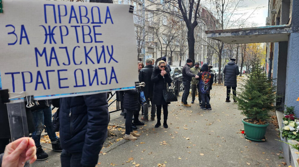 Održan još jedan protest roditelja dece iz "Ribnikara": Slavlje u izbornoj noći u godini dva najveća zločina 1