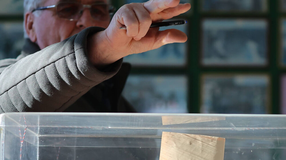 Najbolje rešenje bi bile dve liste 1