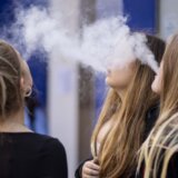 Pušenje elektronskih cigareta tokom 30 dana povećava rizik od astme 252 puta: U Srbiji svaki peti učenik probao duvan 6