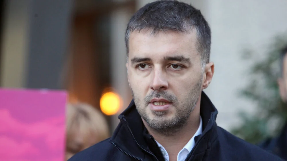 Savo Manojlović apeluje na porodice uhapšenih na protestu da se upute u Palatu pravde sa advokatima 1