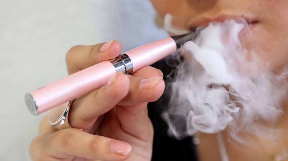 U tovaru kukuruza carinici našli skoro 100 pari patika i više od 600 elektronskih cigareta 1