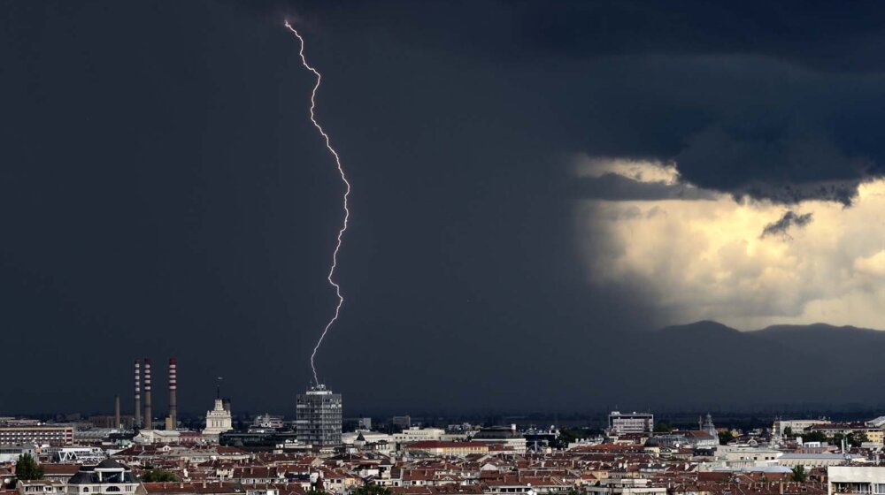 Hitno upozorenje RHMZ za Beograd: Lokalno obilni pljuskovi sa grmljavinom i jakim vetrom 1