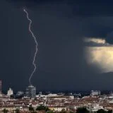 Stiglo hitno upozorenje RHMZ: Tokom večeri jaki pljuskovi i grmljavina 9