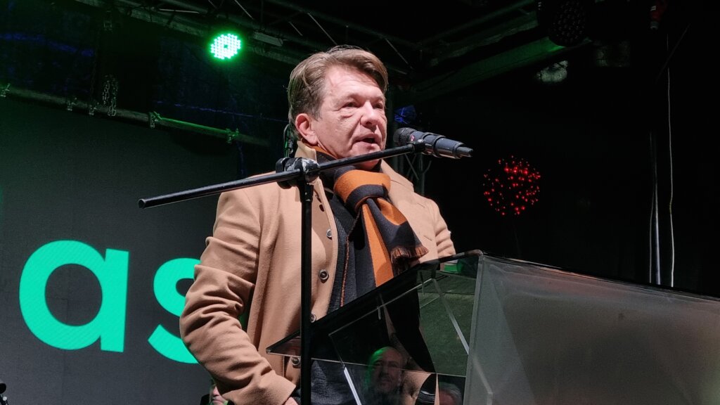 Dejan Bodiroga na poslednjem skupu ProGlasa: Živimo u društvu poremećenih vrednosti, gde je bahatost na svakom koraku (VIDEO, FOTO) 8 Dejan Bodiroga na poslednjem skupu ProGlasa: Živimo u društvu poremećenih vrednosti, gde je bahatost na svakom koraku (VIDEO, FOTO) 19