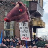 "Crveni kartoni kao simbolična poruka vlasti": Kako regionalni mediji izveštavaju o protestu ProGlasa u Beogradu? 5