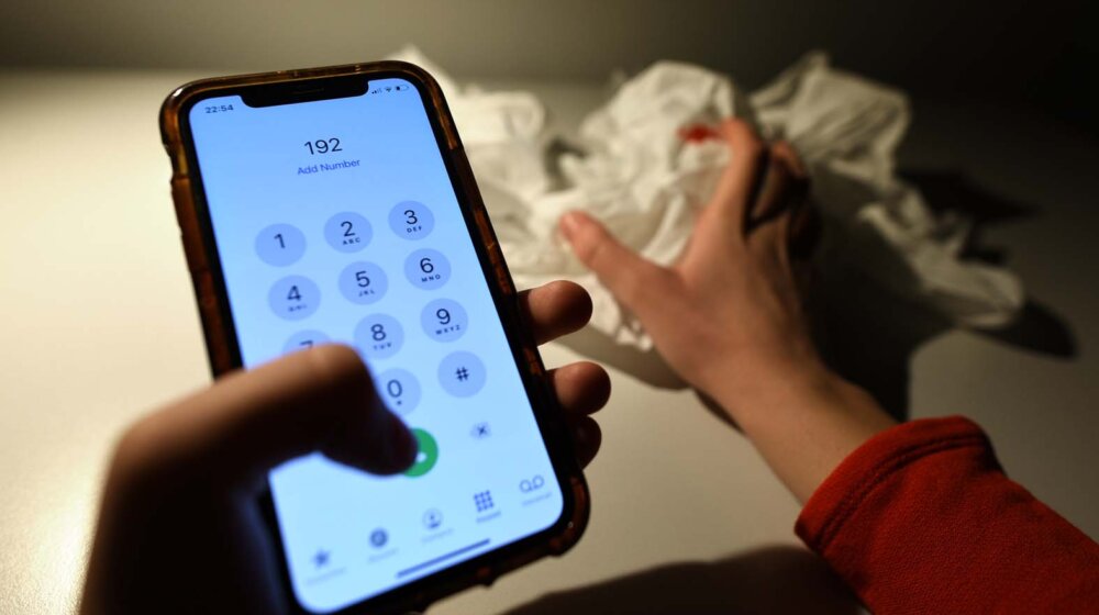 Mreža "Žene protiv nasilja" pokrenula telefonsku liniju za žene sa iskustvom rodno zasnovanog nasilja 1