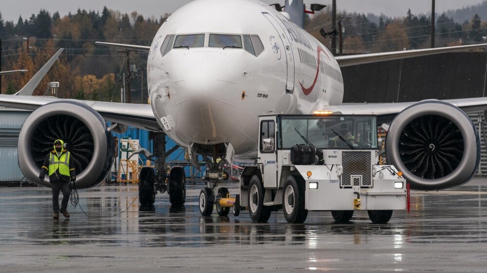 Avio kompanija Boing otkrila problem sa avionima 737 Maks, ali tvrdi da mogu da nastave da lete 1