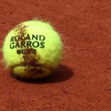 Stazama Vladimira Veličkovića: Džinovski poster za Rolan Garos 2024. okačen na Ajfelovu kulu (VIDEO) 8