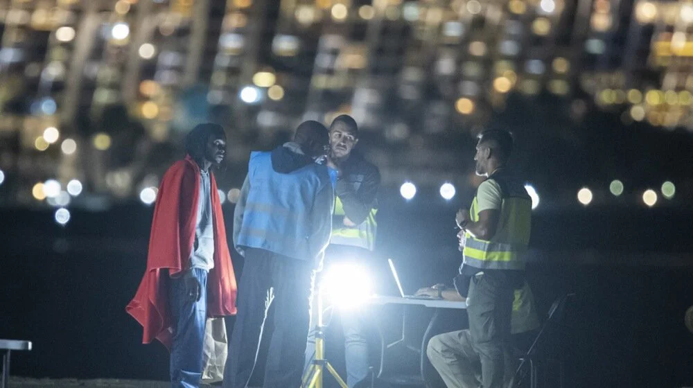 (VIDEO) Gardijan o Srbiji: Snimci na srpskoj granici prikazuju migrante bez odeće na niskim temperaturama 1