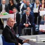 Makron prestao da zove Putina (VIDEO) 8