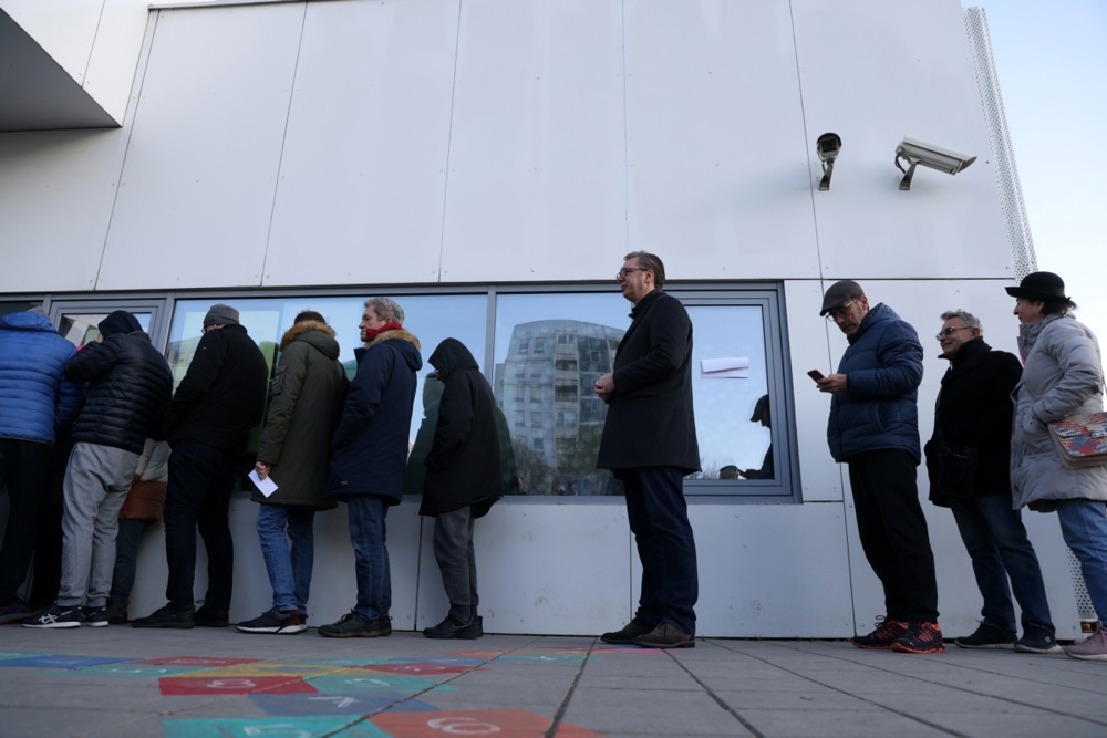 Izbori u fotografijama: Kako je teklo glasanje na biračkim mestima u Srbiji (FOTO) 27